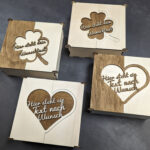 Klapp-Geschenkbox (Herz / Kleeblatt) mit 3D-Wunschtext