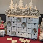 Adventskalender aus Holz (wiederverwendbar, mit Wunschtext & Motivwahl)