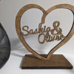 Holz-Herz mit Wunschtext und Ständer