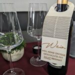 Flexibler Flaschen-Anhänger aus Holz