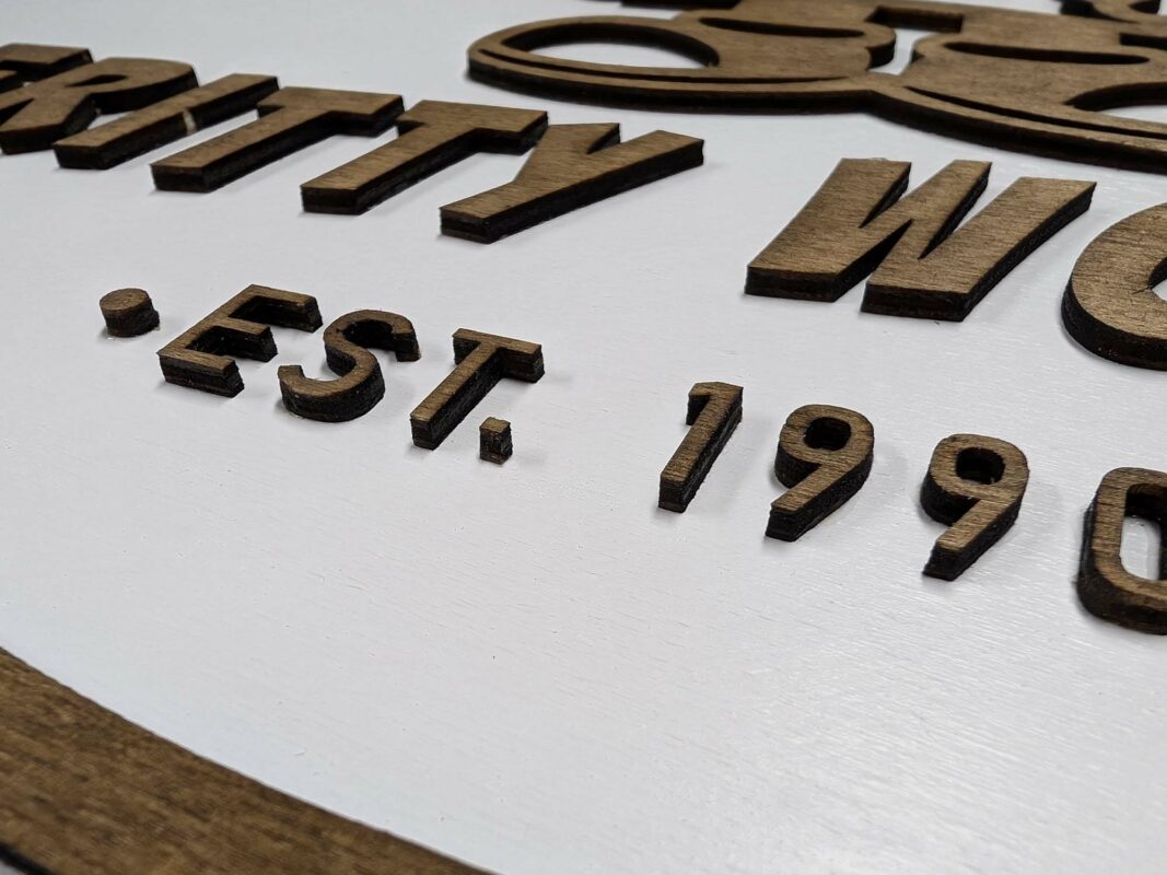 Dein_Logo_auf_Holzplatte_Fritty_Detail