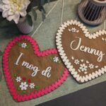 Großes Lebkuchenherz aus Holz mit Wunschtext und Farbwahl