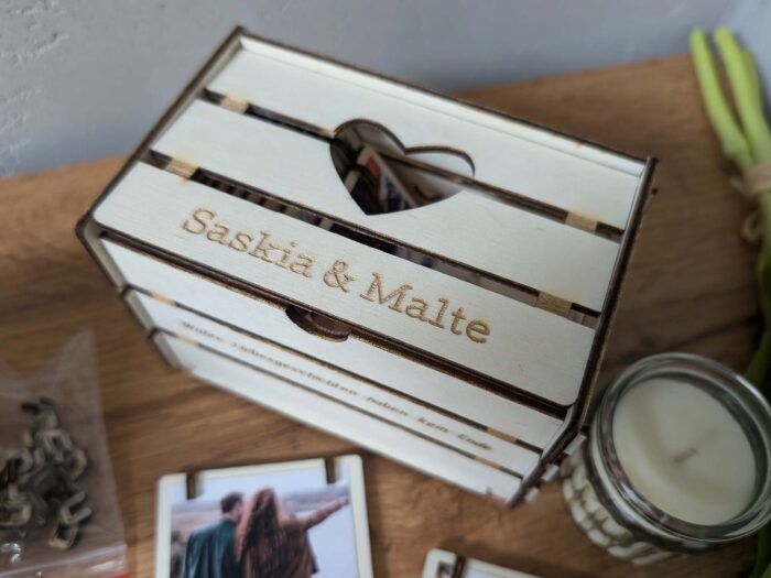 Love-Box aus Holz mit 12 Erinnerungen für Verliebte und Paare – Bild 3
