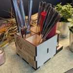Kleiner Gastro-Halter aus Holz für Besteck, Servietten, Salz & Pfeffer
