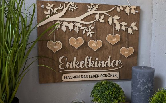 Holzbrett_Familie_Freunde_Enkelkinder_Szene_v2 Holzbrett_Familie_Freunde_Enkelkinder_Szene_v2